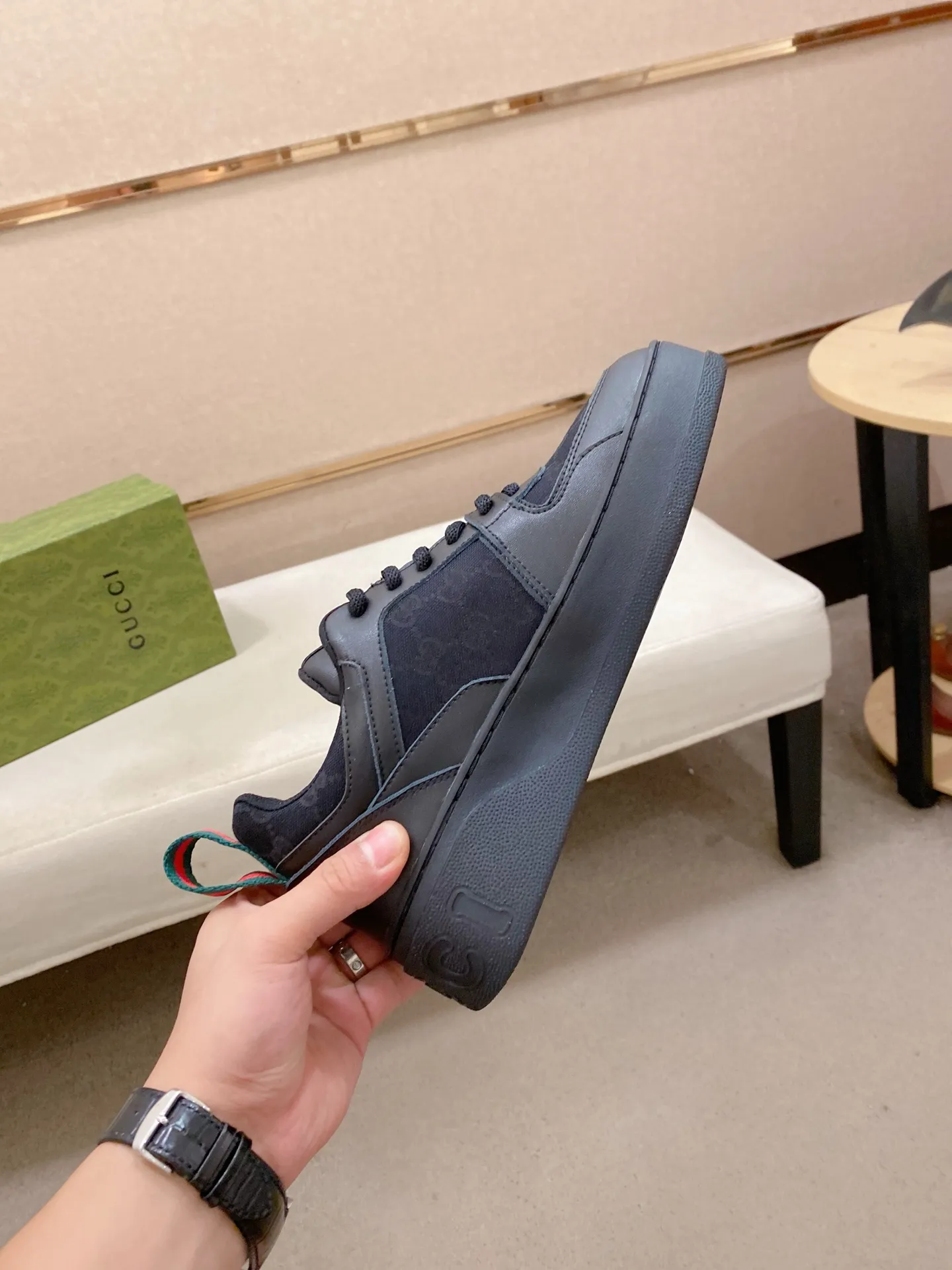 Men's clothing and shoes💰:420💰 (GUCCI) The latest model from the official website🎁🎁Casual and fashionable men's shoes👟, hot style💥The version is simple and elegant, exclusive for trendy men. The unique latest brand elements from the official website👑Original Gucci decoration, fashionable and generous, the fabric is original cowhide ✅Mesh breathable lining, the official website specifies wear-resistant casual outsole, the classic model is taken in kind at the counter🎬38-44 (can be customized for 45 non-refundable)